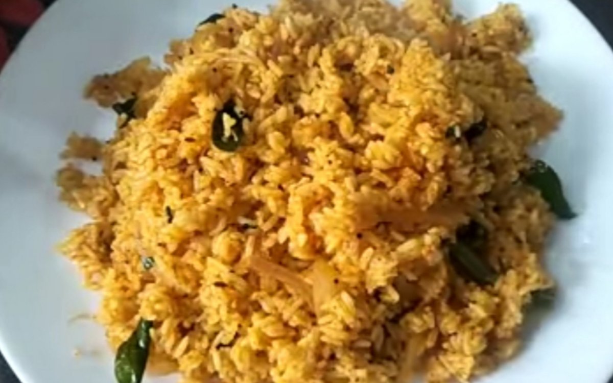 https://myindianrecipe.com/quick-garlic-rice-leftover-rice-makeover-recipe-south-indian-style/