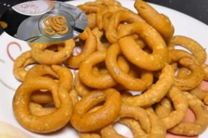 https://myindianrecipe.com/recipe/instant-crispy-rice-flour-kodubale/