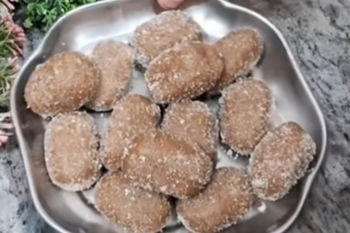 https://myindianrecipe.com/recipe/easy-homemade-dharwad-peda-wheat-flour-dharwad-peda/